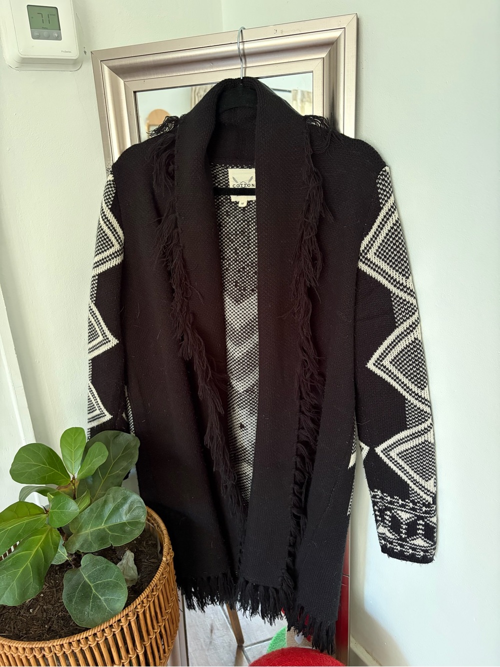 Cotton & Rye Women’s Medium Black & Cream Aztec Fringe Cardigan